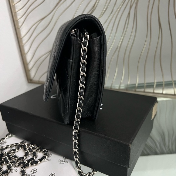 Classic Quilted Lambskin. Absolutely beautiful. - Picture 5 of 9